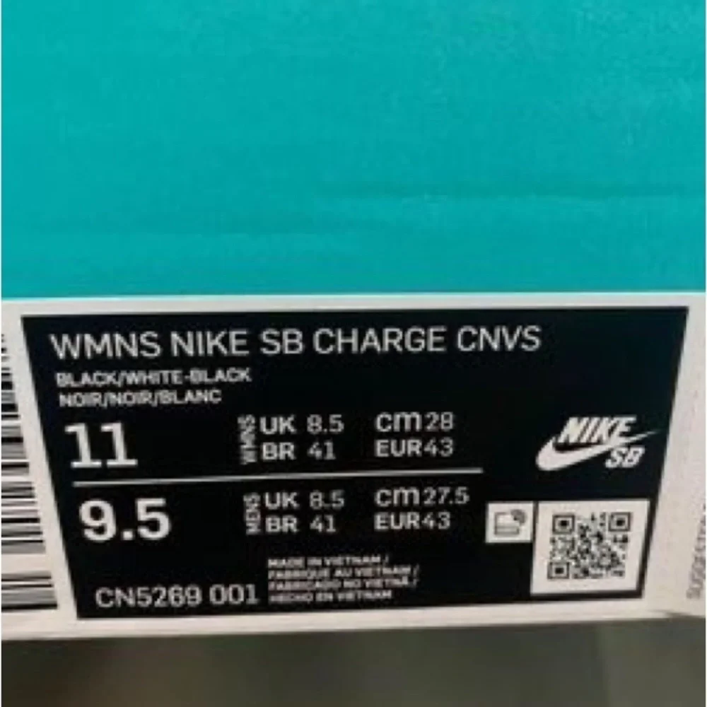 New in box Nike sb
Nike SB black and white
Woman sz 11 
Men sz 9.5 - Picture 2 of 2
